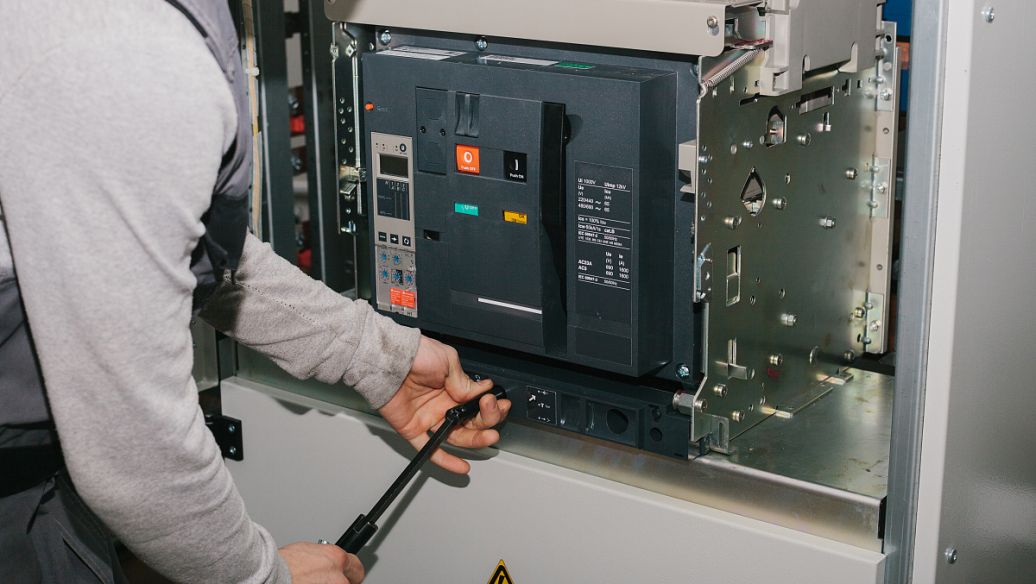 PLC自動化控制柜系統(tǒng)的安裝與調(diào)試 PLC自動化控制柜系統(tǒng)的安裝與調(diào)試